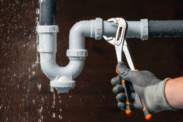 Professional Emergency Plumber technician working in Graham, TX